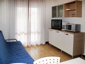 TV - Villaggio Gelsomini by Interhome (Bibione)