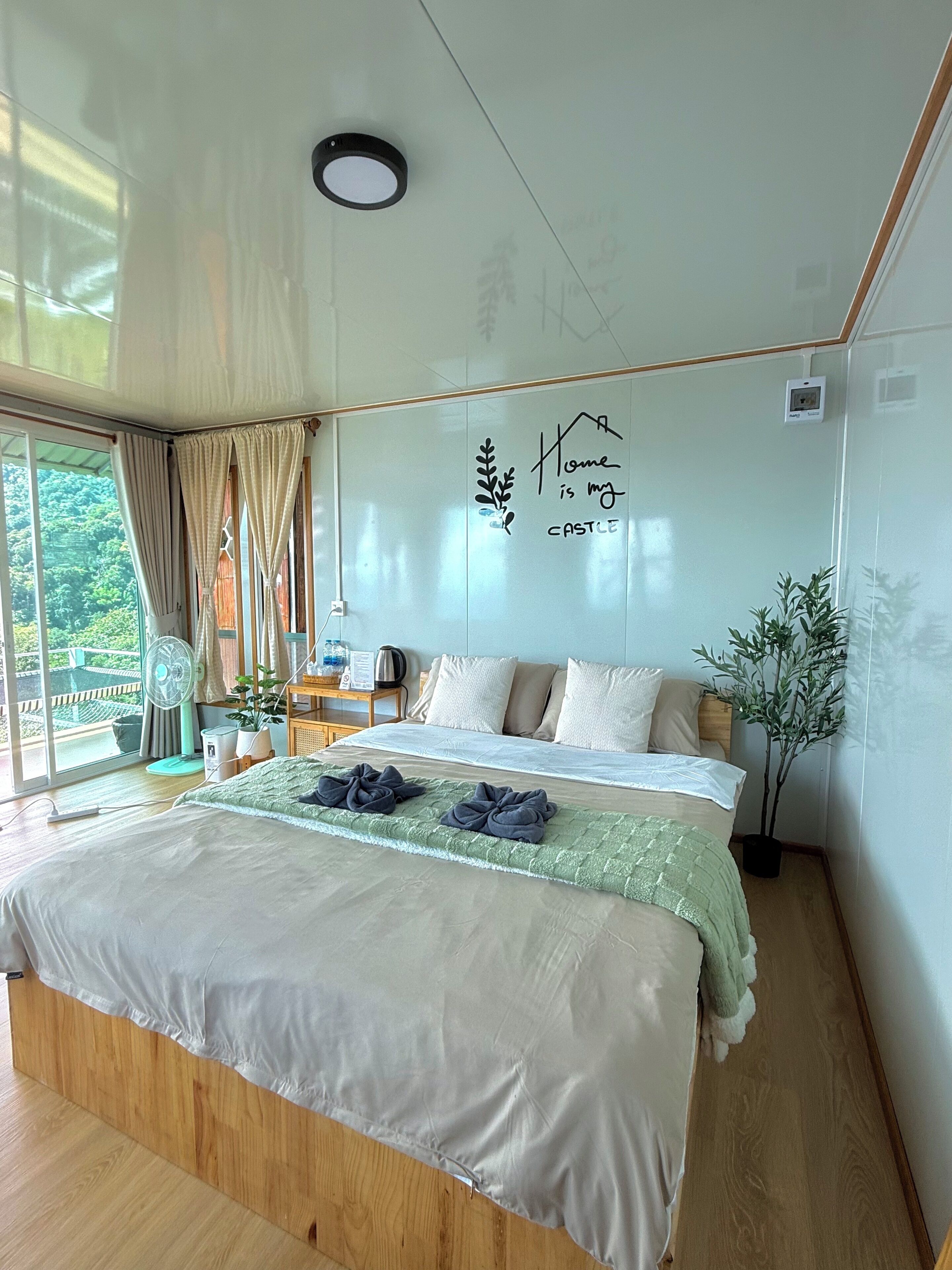 Glass House for 2 People | Bed sheets