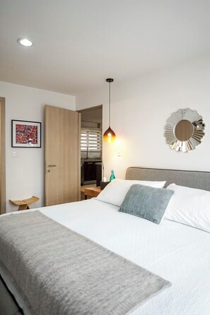 Luxury Apartment, 2 Bedrooms, Kitchen, Garden View | 2 bilik tidur, peti besi dalam bilik, langsir/tirai gelap terus 