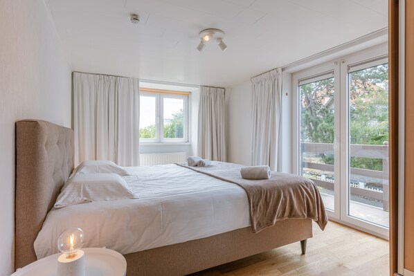 Hus | 2 sovrum, skrivbord och internet