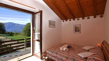 3 Schlafzimmer, BĂŒgeleisen/BĂŒgelbrett, kostenloses WLAN, BettwĂ€sche