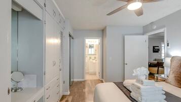 1 bedroom, desk, iron/ironing board, WiFi