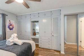 1 bedroom, desk, iron/ironing board, WiFi