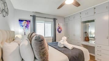 1 soverom, skrivebord, strykejern/-brett og wi-fi