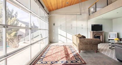 Dream Loft and Patio on the Hill