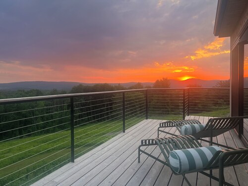 Private 13-Acre Escape — Renovated 3BR Home with Stunning 360° Views