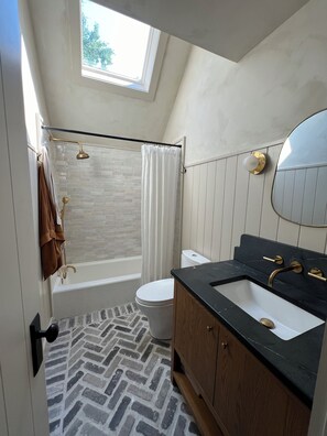 淋浴设施、环保洗浴用品、吹风机、坐浴桶