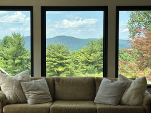 Smart TV, libros, estéreo, impresora