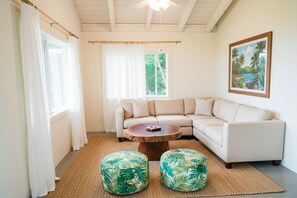 TV - Hale Kekana, 7BR Beachfront Estate (Hauula)