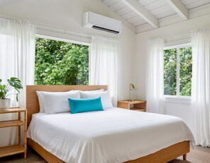 6 bedrooms, desk, iron/ironing board, travel cot