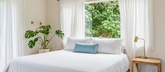 Hale Kekana, 7BR Beachfront Estate