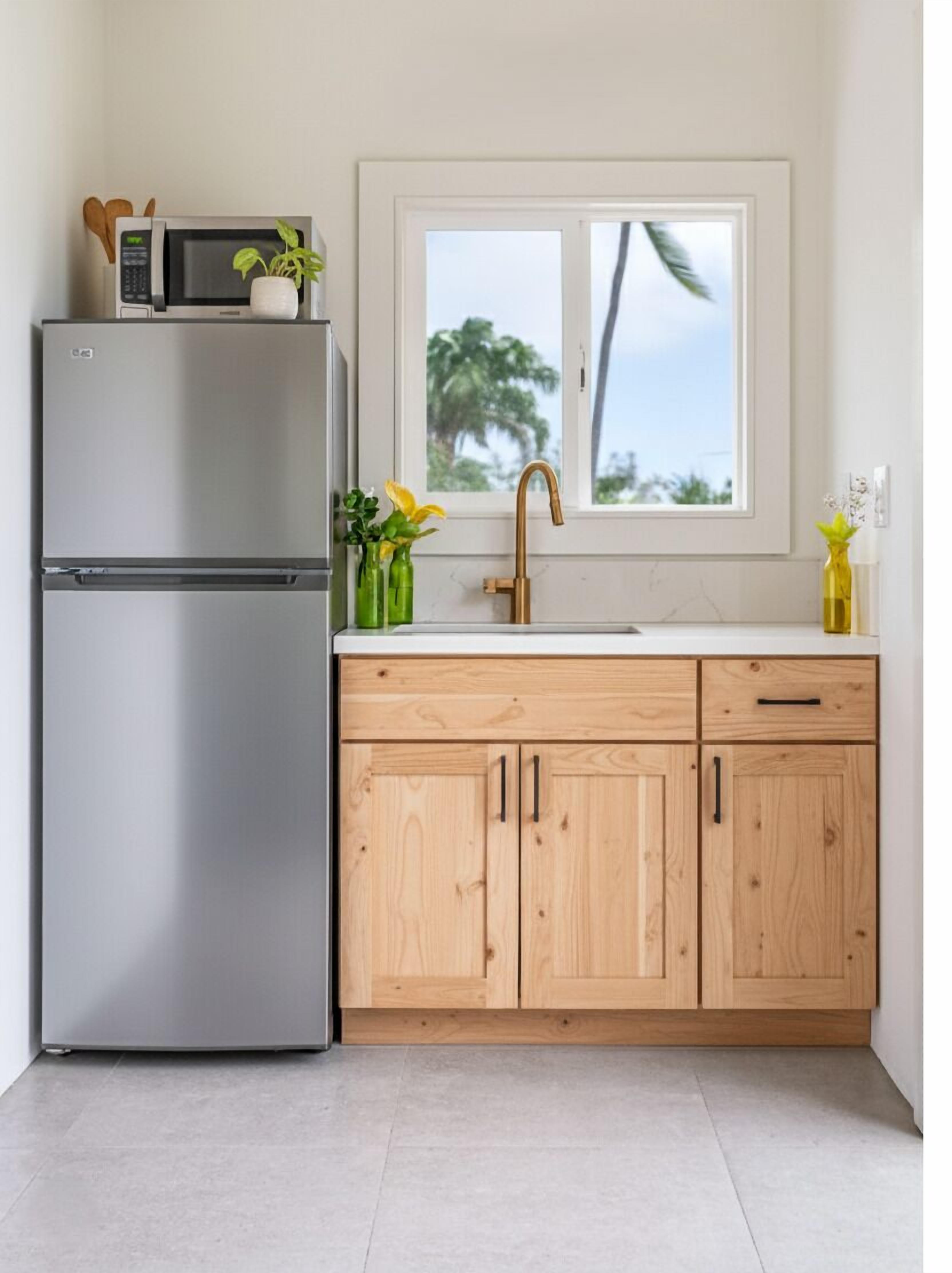 Refrigerador, microondas, horno y parrilla de estufa 