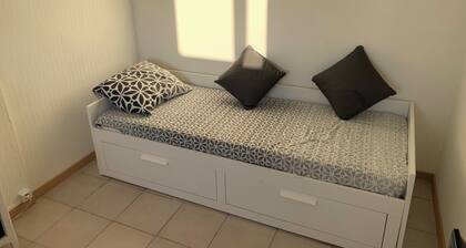 Jolie chambre studio avec SDB WC Netflix Prime vidĂ©oâŠ