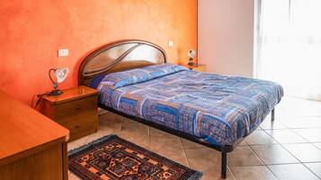 2 makuuhuonetta, silitysrauta/-lauta, Wi-Fi, vuodevaatteet