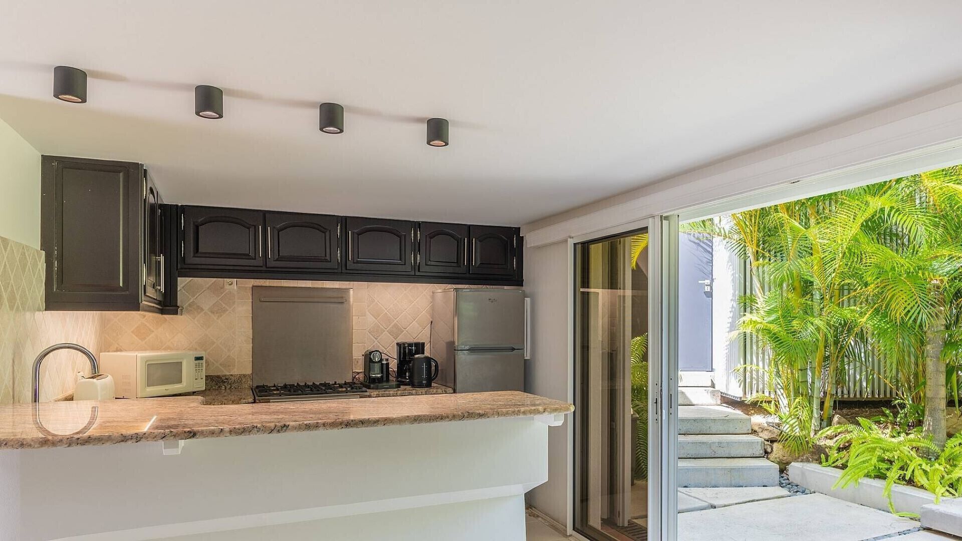 Kühlschrank, Mikrowelle, Ofen, Geschirrspüler