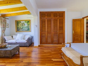 4 dormitorios, tabla de planchar con plancha, wifi gratis y ropa de cama
