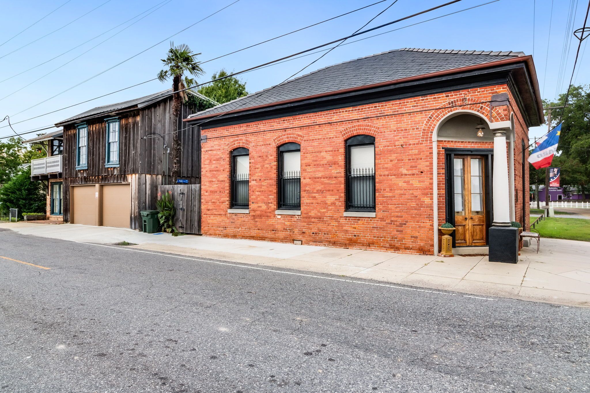 THREE Historic Units in Scott, Sleep 12, Near I-10