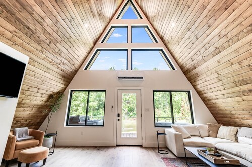 Spacious & Modern A-Frame w/ Hot Tub & Fire Pit near Rip Van Winkle Gardens