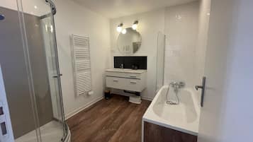 Hair dryer, towels, soap, shampoo
