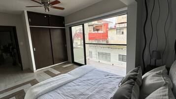 3 dormitorios, escritorio, tabla de planchar con plancha y wifi