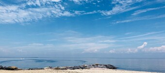 Bay Access Cottage + Pilates Gym