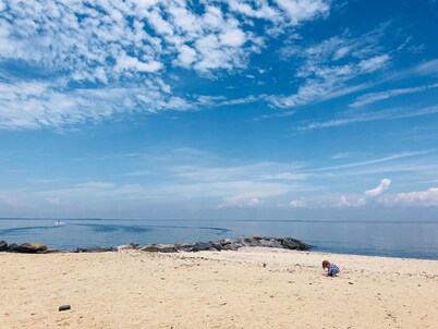 Original Cottage with Private Beach Access and Gym/Pilates Reformer