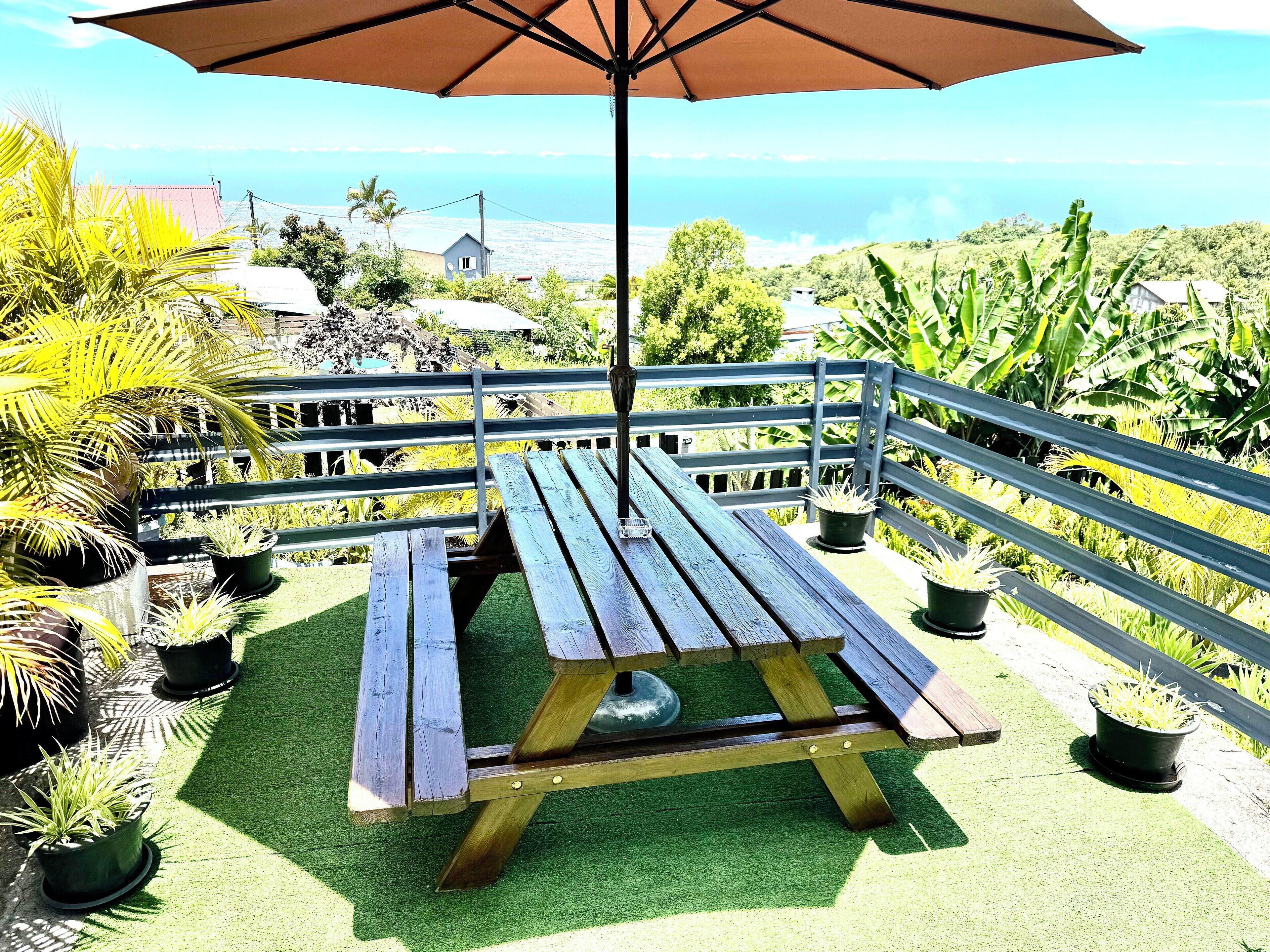 屋外ダイニングエリア