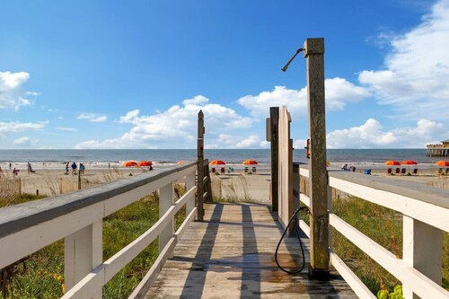 Front Beach Condo! 1 Block to Folly`s Center St.