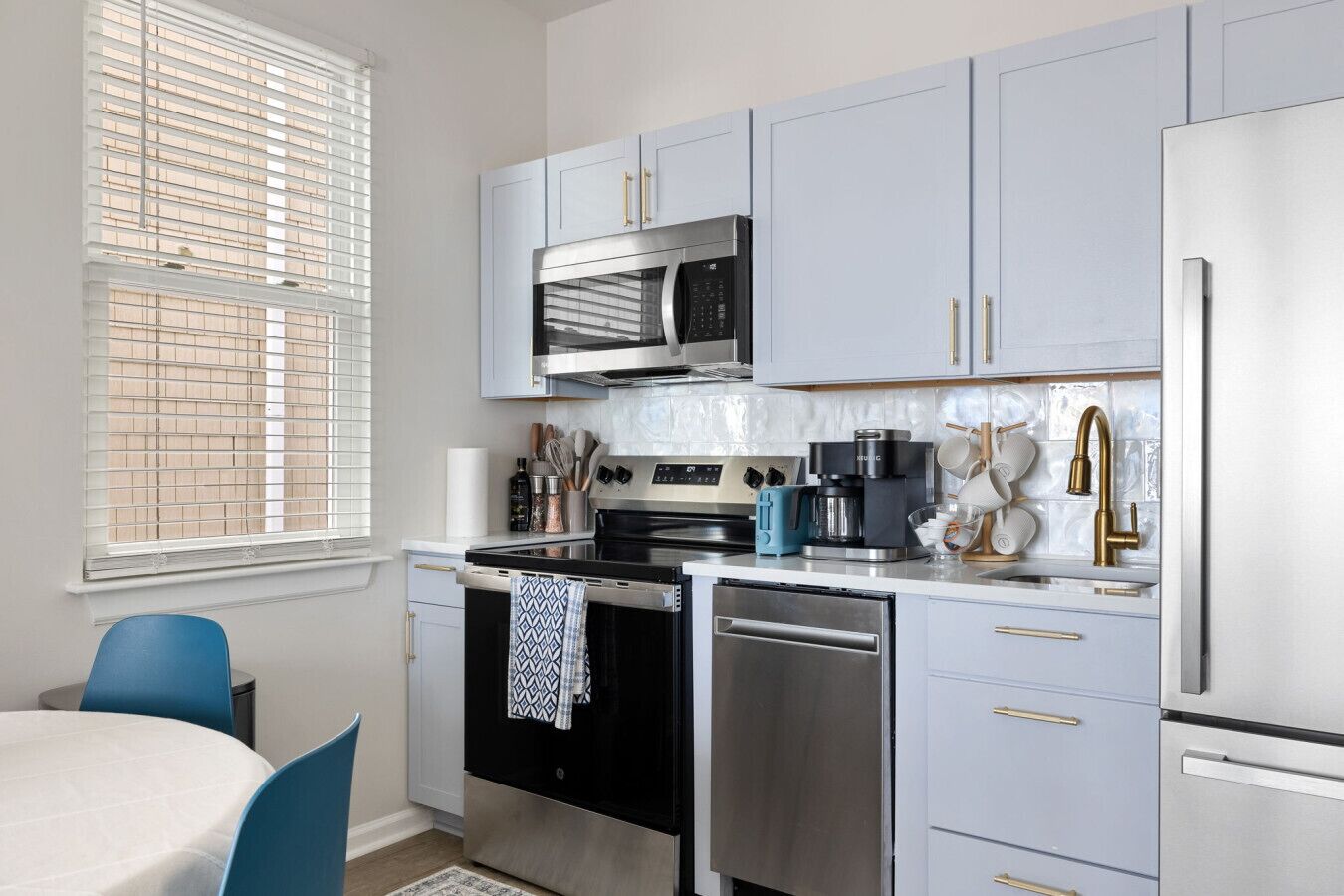 雪櫃、微波爐、焗爐、爐具