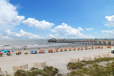 Front Beach Condo! 1 Block to Center Street