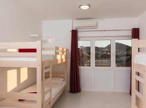 1 bedroom, iron/ironing board, WiFi, bed sheets - Hostel Free Bird - Bed in Four Bed Mixed Dormitory Room 3 (H) (Dubrovnik)