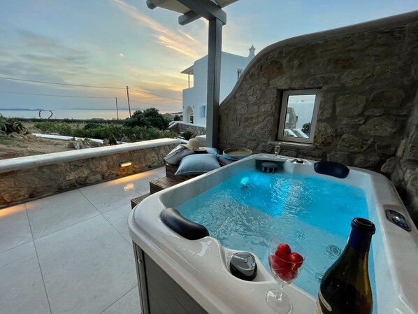 Outdoor spa tub