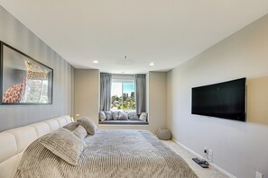 2 bedrooms, iron/ironing board, internet, bed sheets