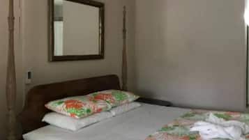 12 bedrooms, desk, iron/ironing board, free WiFi