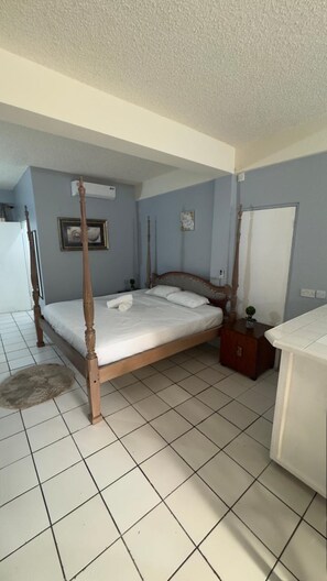 6 soverom, skrivebord, strykejern/-brett og wi-fi (inkludert)