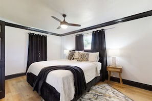 3 bedrooms, iron/ironing board, internet, bed sheets