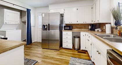 Exquisite Condo with Designer Interiors Near Oaklawn Race Track