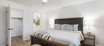 Exquisite Condo with Designer Interiors Near Oaklawn Race Track