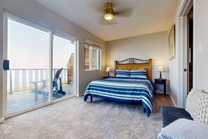 Tabla de planchar con plancha, internet y ropa de cama 