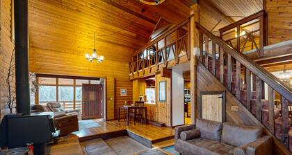 Picturesque dog-friendly log cabin with stunning views and wood stove
