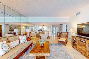 TV, fireplace, DVD player - Oceanfront condo with shared pool, ocean view, WiFi, & washer/dryer (Longboat Key)