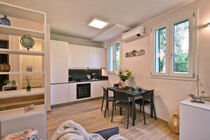 Fridge, oven, dishwasher, coffee/tea maker