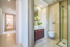 Shower, towels