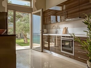 Fridge, microwave, oven, dishwasher - VILLA PERLA for 10 persons with private swimming pool (Zakinthos)