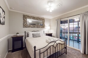 4 عدّة غرف نوم ومكواة/لوح كي وخدمة الإنترنت وملاءات أسرّة