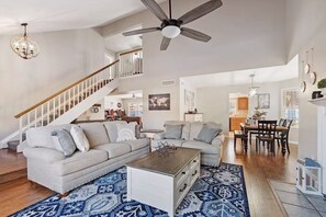 تلفزيون، ألعاب فيديو، مشغل دي في دي، كرة قدم الطاولة