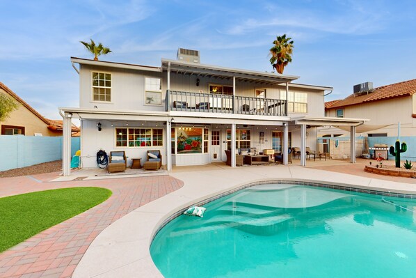 حمّام سباحة مُدفَّأ