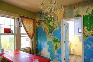 Living area - Bon Paul & Sharky's Youth Hostel (Asheville)