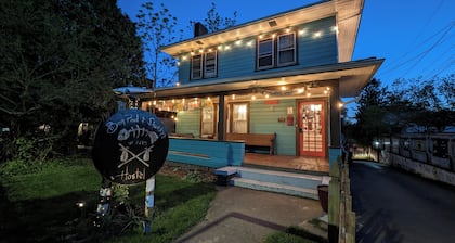 Bon Paul & Sharky's Youth Hostel
