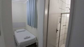 Quarto solteiro standard | Individualmente decorados, escrivaninha